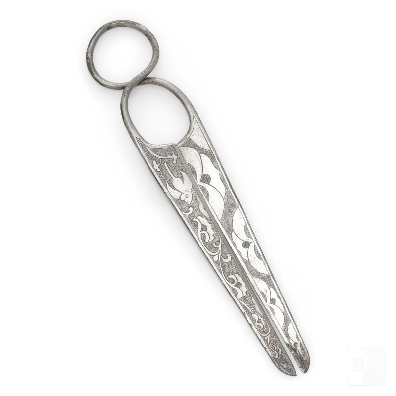 唐 銀鏨花鳥紋剪 | AN ENGRAVED SILVER SCISSOR
